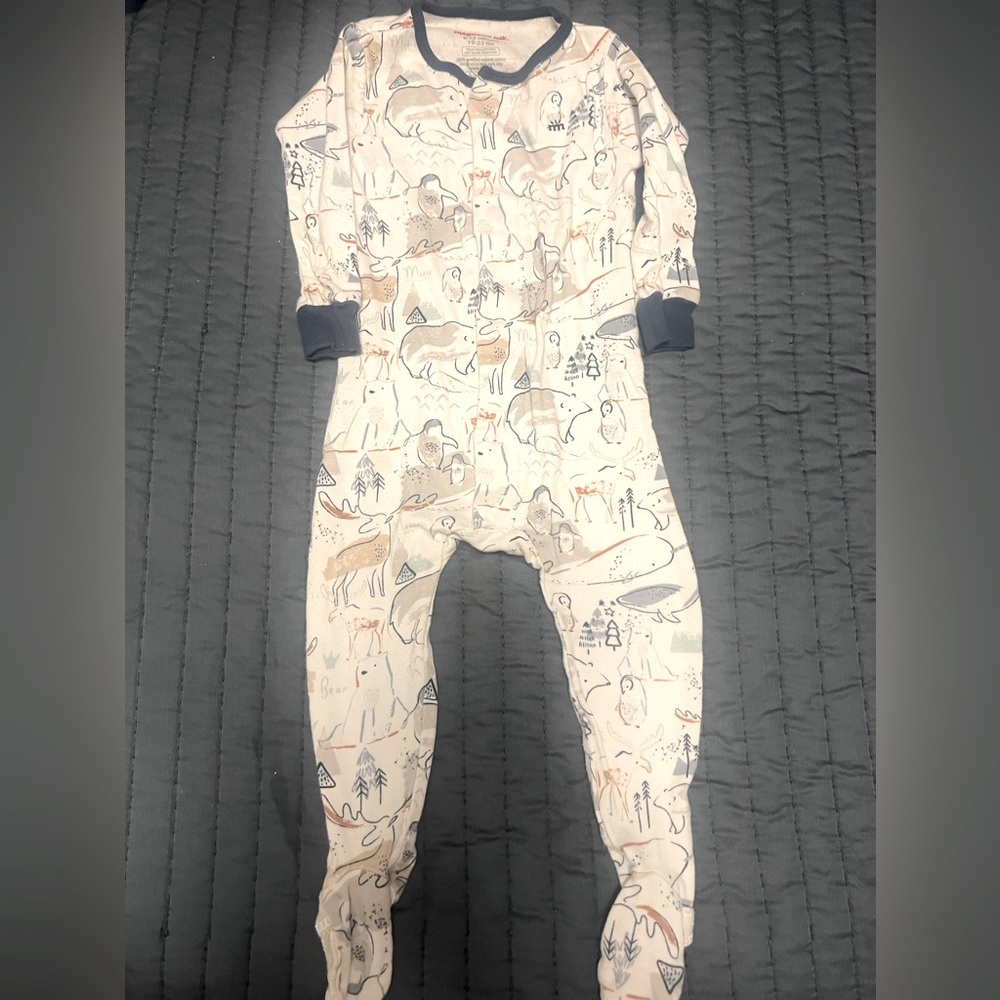 Magnetic Me Boys PJ
Onesie with footsies. 
Size 9-12 months or -9-22 lbs